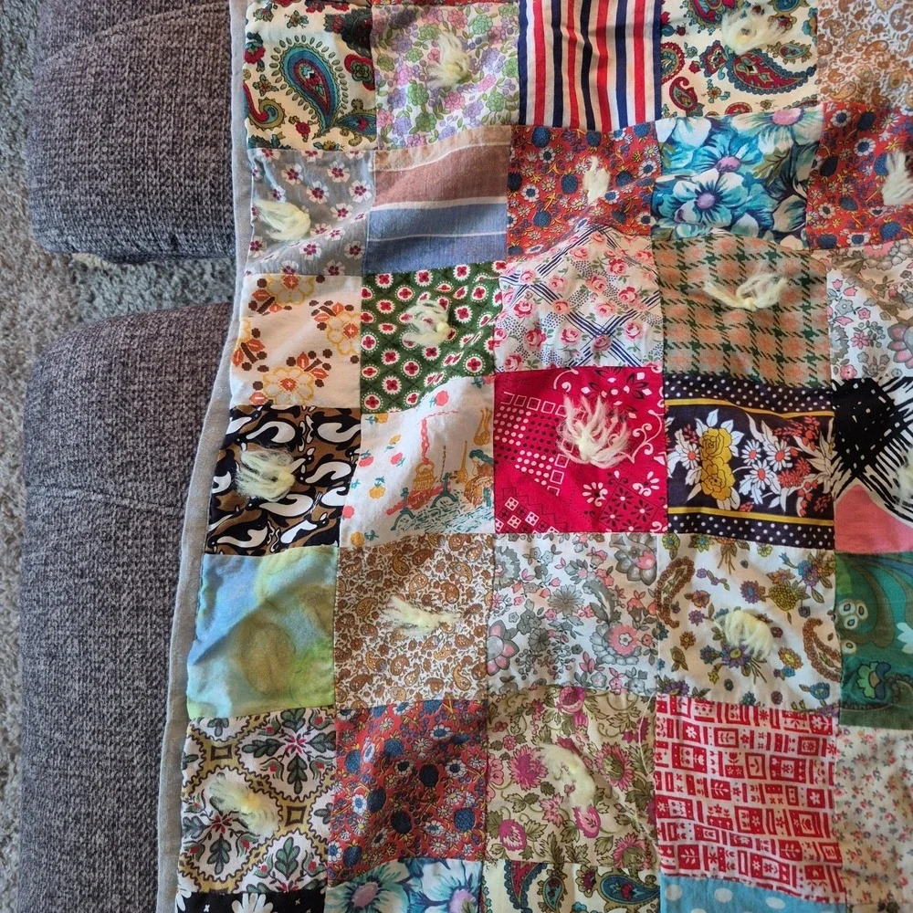 VTG Handmade Patchwork Lap Quilt Cotton Paisley Floral 34